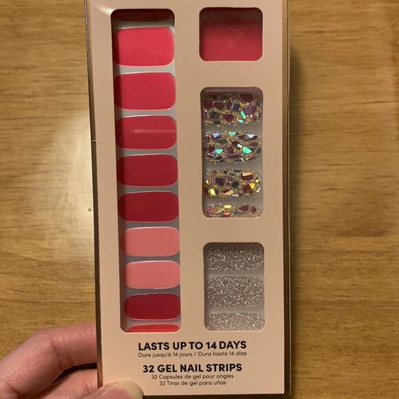 Dashing Diva Gloss Ultra Shine Gel Palette - 32 gel nail strips - Picture 2 of 4